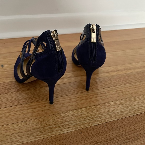 Ivanka Trump royal blue pointed-toe pumps in a womens size 4 - Picture 3 of 4